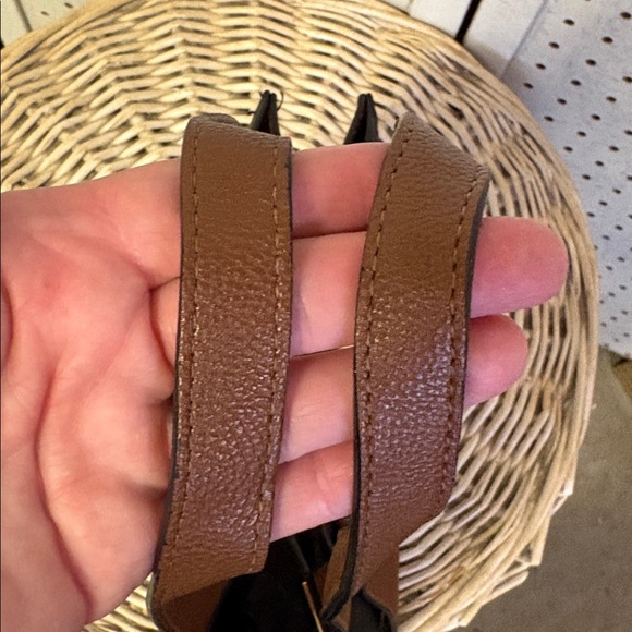 Calvin Klein - Picture 5 of 10